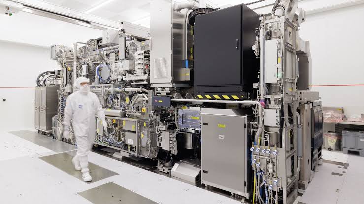 MIT develops optical chip links for faster, greener data transfer