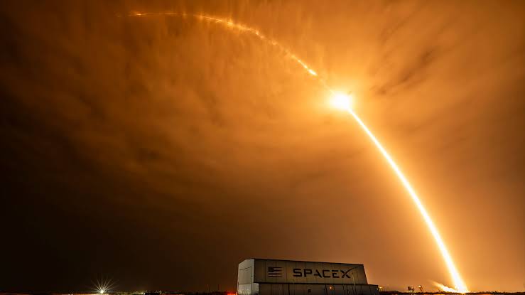 SpaceX launches flight-proven rocket for 600th time, sending Starlink satellites to orbit (video)