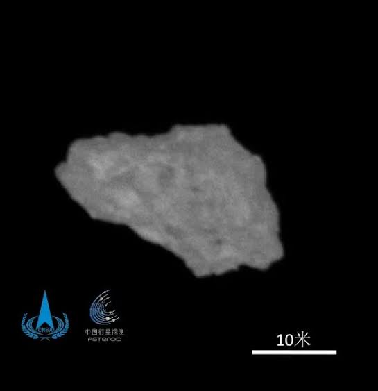China’s Tianwen-2 spacecraft chased Earth’s tiny quasi-moon for 400 days and 1 billion kilometres — but just as it returned the first close-up image, new evidence challenged the leading theory that Kamoʻoalewa is a fragment blasted from the Moon