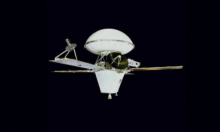 The Amazing Photos from NASA's First-Ever Mars Lander