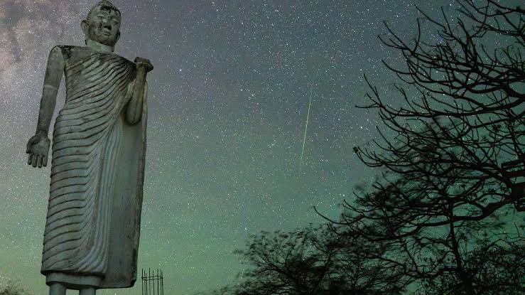 2 meteor showers peak on the same night this week — how to get the best views, despite a near-full moon