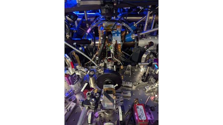 Physicists demonstrate Hong–Ou–Mandel interference with more than 10 atoms