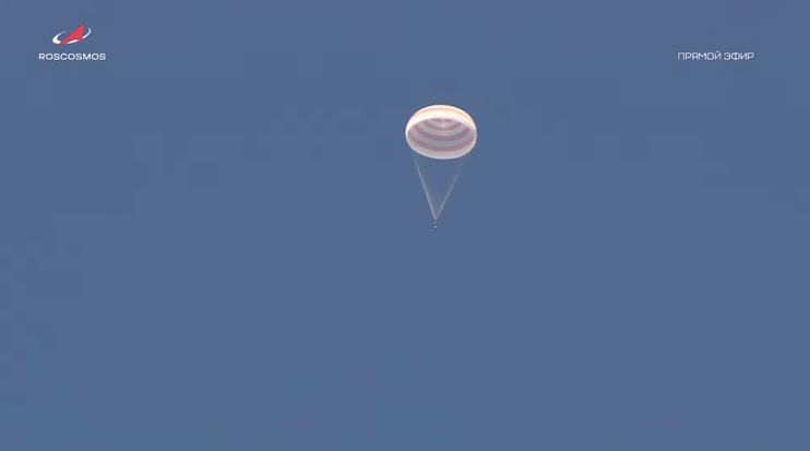 Spacecraft brings Russians, American back to earth, Russia's space agency says
