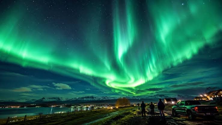 Northern Lights May Be Visible in 19 U.S. States Tonight as Solar Ejection Approaches Earth, Potentially Triggering Geomagnetic Storm