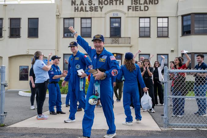 This Artemis 2 astronaut really loves Rise photo of the day for April 14, 2026