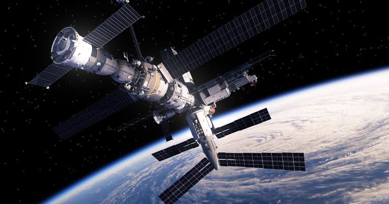 Scott Kelly spent 340 days aboard the ISS, and he has said the leaving was never the hard part — it was the coming back, when the balance and the strange detachment lingered for weeks after splashdown