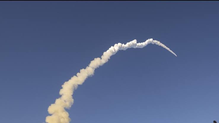 Here's Why Rocket Launch Trajectories Are Curved Like Bananas