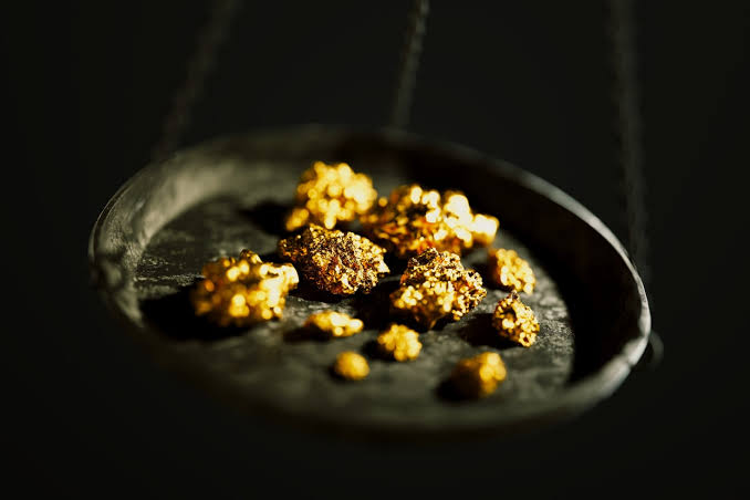Scientists Identify Atomic Trick That Keeps Gold Shiny