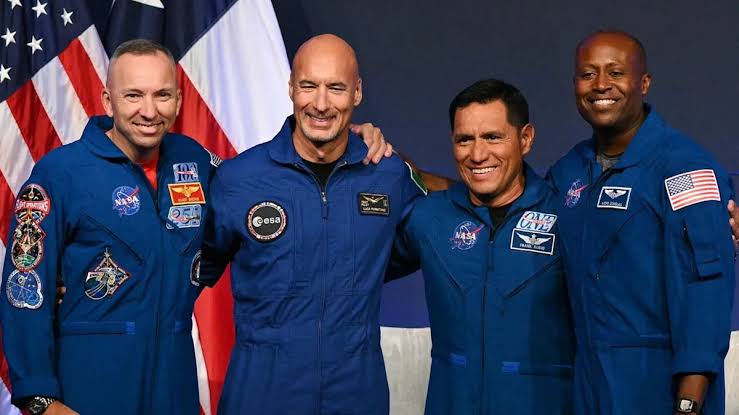 What to know about the new Artemis III mission and crew