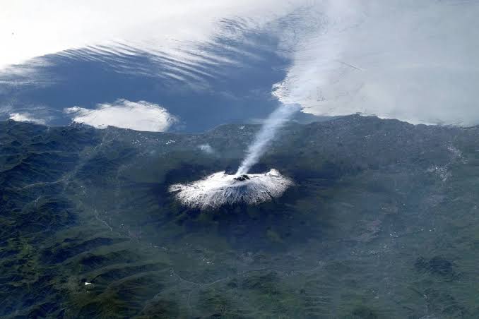 Astronaut spots Mount Etna, Vesuvius from space station. See photos