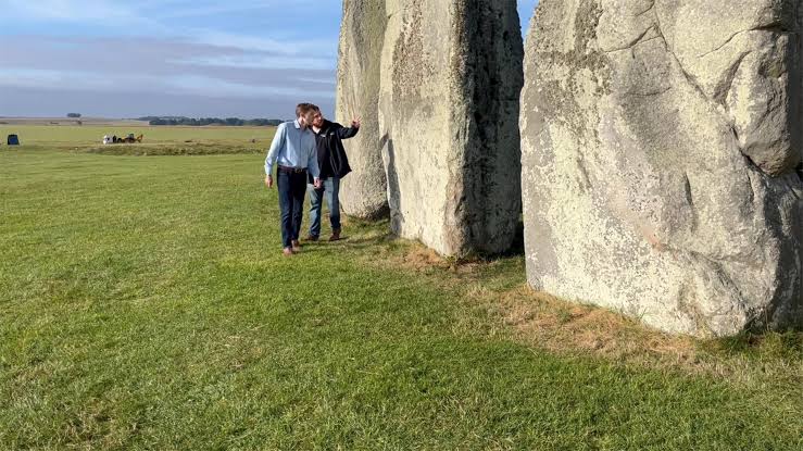 How Ancient People Moved a 6-Ton Stone 700 Kilometers to Stonehenge