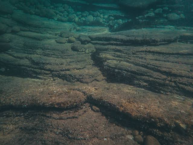 In 2024, researchers reported something that should have been impossible: metallic nodules scattered across the deep Pacific seafloor appeared to be producing oxygen in total darkness, creating “dark oxygen” without a single ray of sunlight.