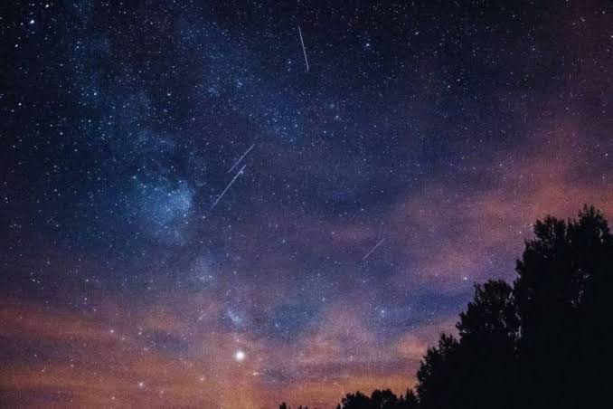 Two meteor showers peak simultaneously - the Alpha Capricornids