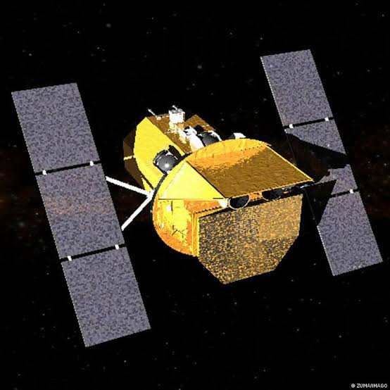 NASA launches spacecraft to recover sinking telescope