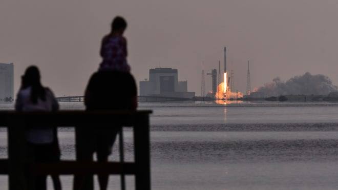 Live updates from SpaceX Starlink launch just before Nasdaq IPO kickoff