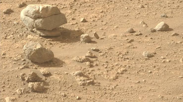Strange stacked stones spotted on Mars | Space photo of the day for May 21, 2026