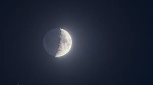 The moon shines with a swarm of stars tonight as Jupiter, Venus and Mercury line up nearby