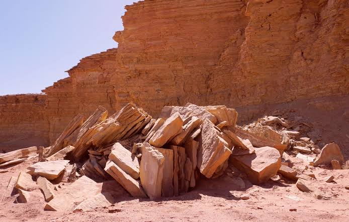 An asteroid struck somewhere north of Australia 11 million years ago, scattering molten glass across a 900-kilometre ellipse in South Australia — yet scientists still cannot find the crater it left behind