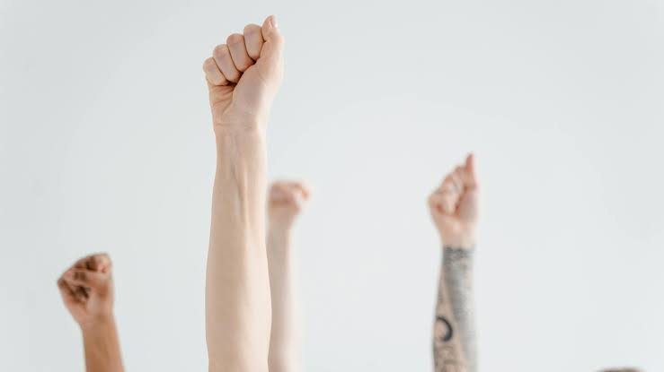 Scientists finally solve why humans became overwhelmingly right-handed