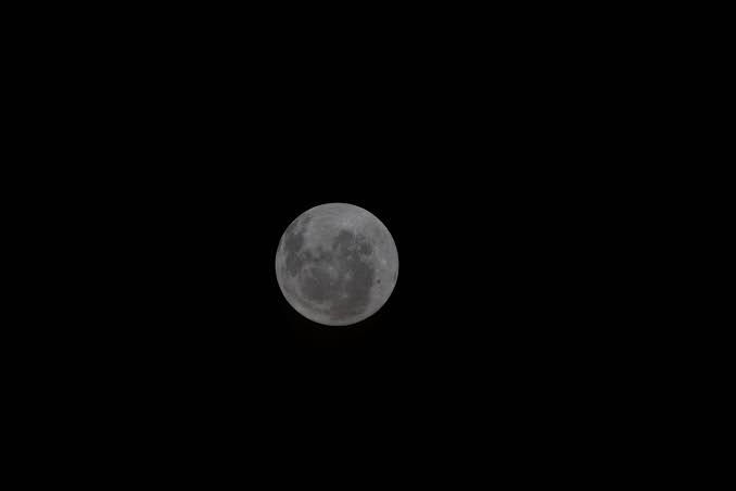‘Good gracious!’ Artemis 2 nears the Moon and glimpses its farside