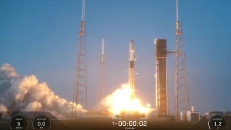 SpaceX launches batch of nearly 30 Starlink satellites