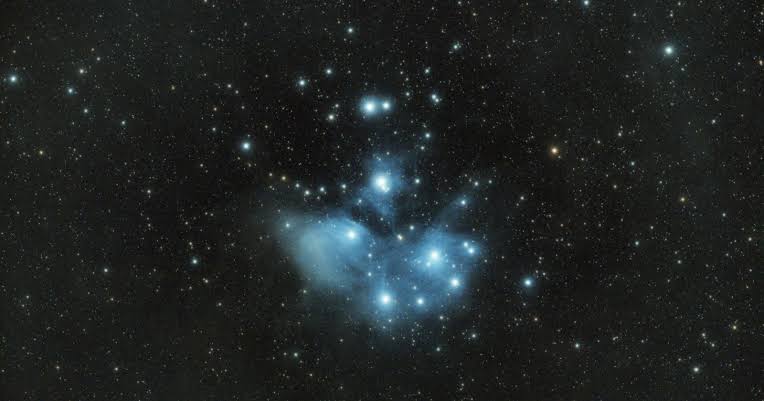 Astronomers have found a cloud of water vapour around a distant quasar holding something like 140 trillion times all the water in Earth's oceans, the largest reservoir of water ever discovered anywhere in the universe.