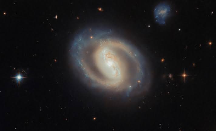 NASA’s Hubble Telescope Captures Stunning Active Galaxy With a Supermassive Black Hole at Its Core