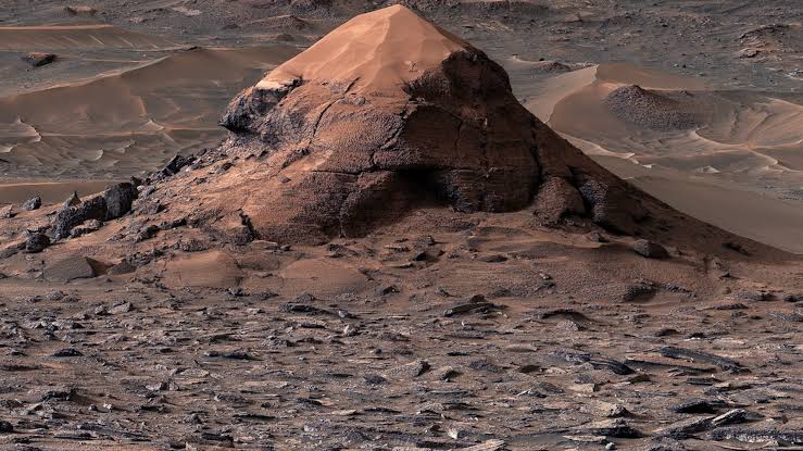 Curiosity rover spots ancient sea of Martian polygons