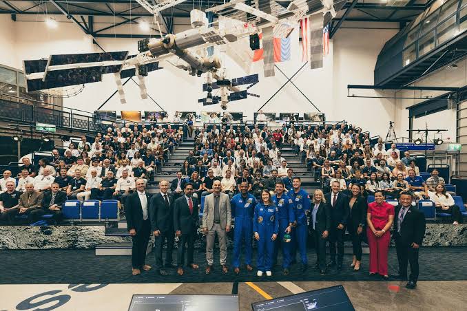 Artemis II astronauts visit ESA