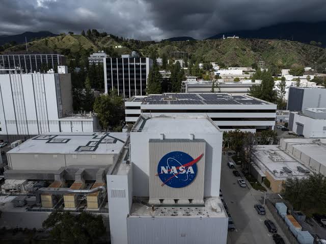 Caltech could lose control of JPL for the first time