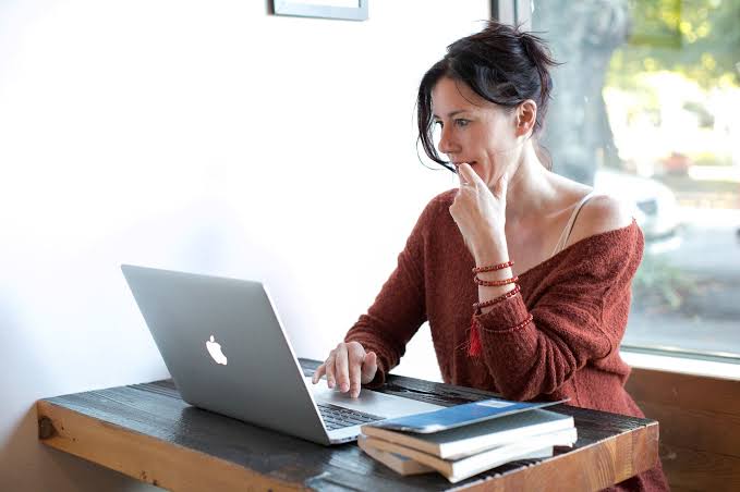 Is 'gender gating' the secret to success in online dating?