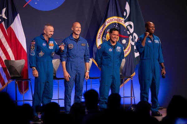 NASA Leader Responds to Criticism Over All-Male Artemis III Crew