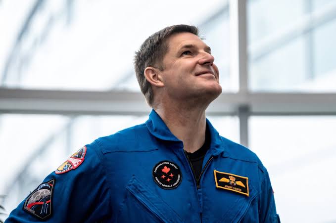 Canadian Artemis II crew member to retire from space agency