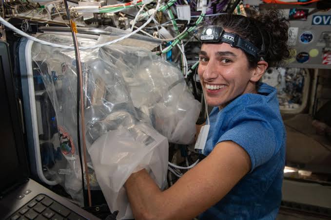 SpaceX Dragon Departs ISS With Bioprinted Tissue and Cancer Treatment Research