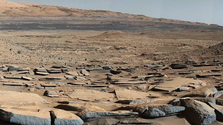 Scientists found a 'bathtub ring' on Mars. Could it be evidence of an ancient Red Planet ocean?