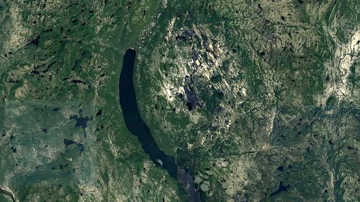 Amateur astronomer discovers 390-million-year-old meteorite impact crater in Quebec