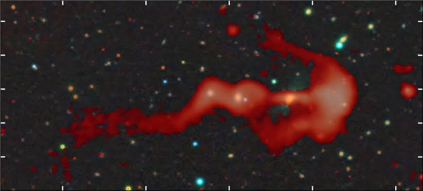 Bow-and-arrow-shaped radio galaxy discovered by citizen scientist