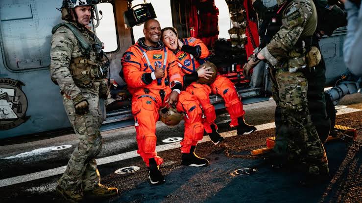 PHOTOS: Navy dive team recovers Artemis II crew in San Diego