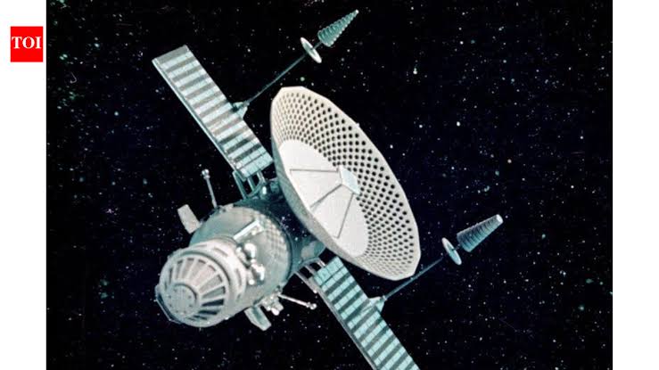 Soviet spacecraft built to land on Venus in 1972 spent 53 years orbiting Earth and finally returned witho