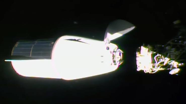 SpaceX Dragon capsule delivers science and supplies to space station