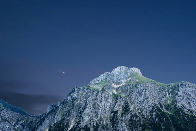 How to see the 'cosmic kiss' of Jupiter and Venus in the night sky