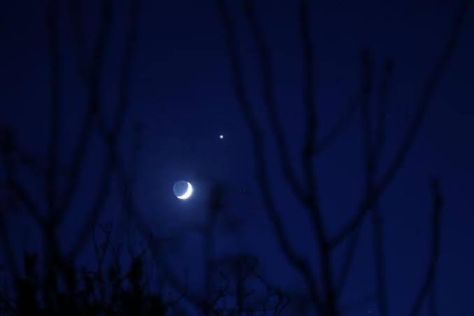 Don’t Miss Tonight’s Classic Summer Sight — Venus And A Crescent Moon