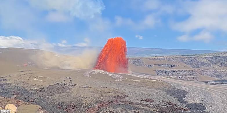 Episode 51 fountaining begins at Kilauea summit