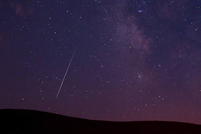 2 meteor showers Thursday night are worth staying up past midnight to see, even with a bright moon