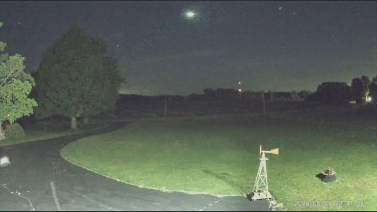 VIDEO: Meteor passes across sky over Sodus