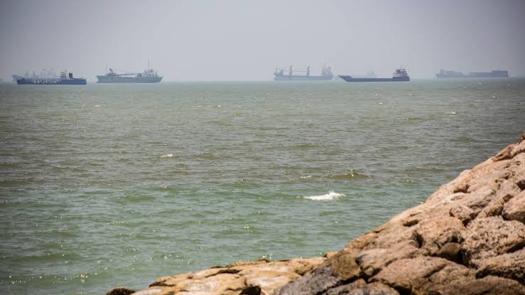 U.S. tries to talk Iran out of tolls as talks resume in Doha