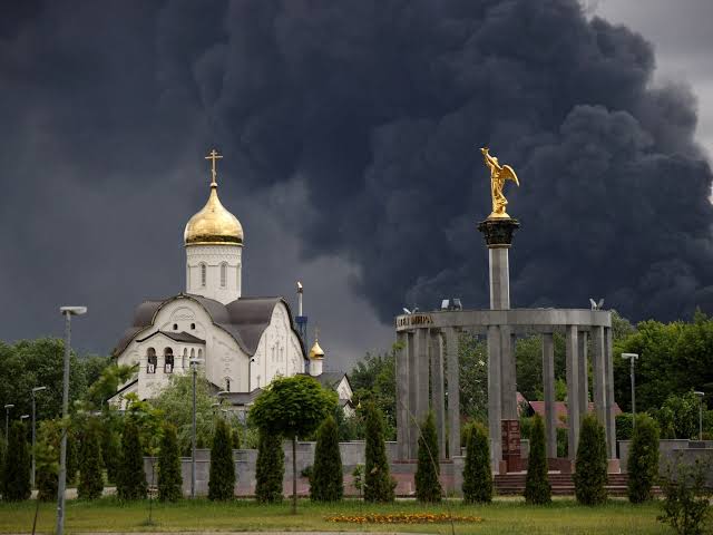 Petrol shortages and ‘oil rain’ bring Russia-Ukraine war home to Moscow