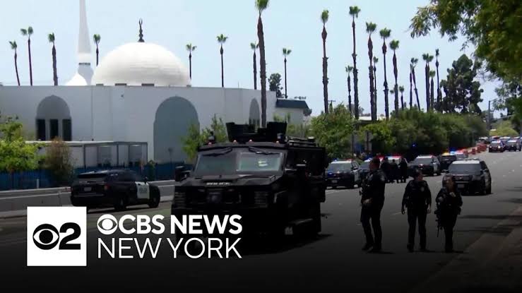 5 dead including teen shooters at Islamic Center in San Diego