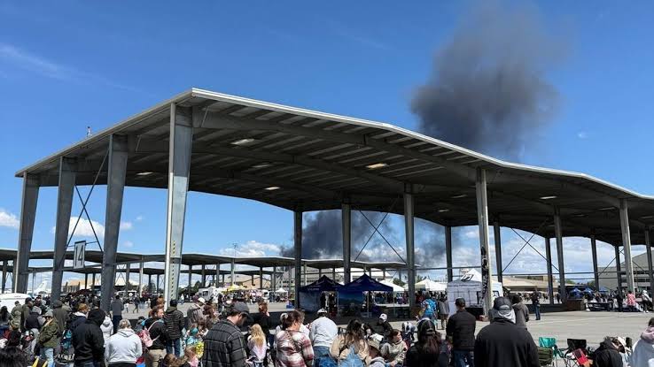 Two EA-18 fighter jets have crashed during airshow: reports the crew is safe