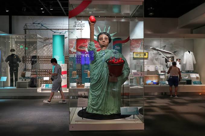 Column | I’ve visited the Smithsonian hundreds of times. Warnings aren’t needed.